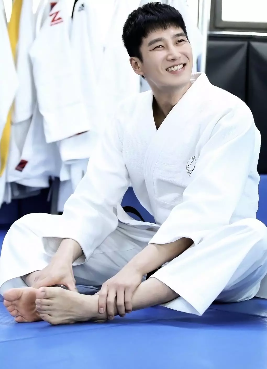 Ahn-Bo-Hyun-Feet-5182851.jpg