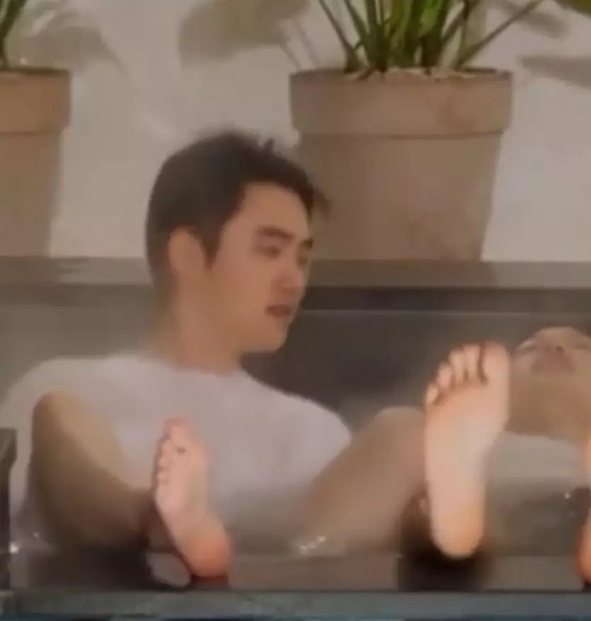 Kyung-soo-Do-Feet-6427965.jpg