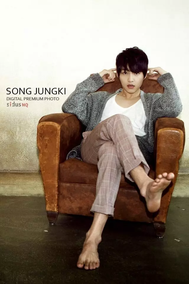 Joong-Ki-Song-Feet-4446976.jpg